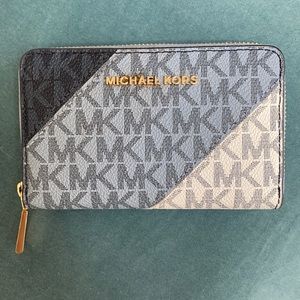 Michael Kors small jet set wallet